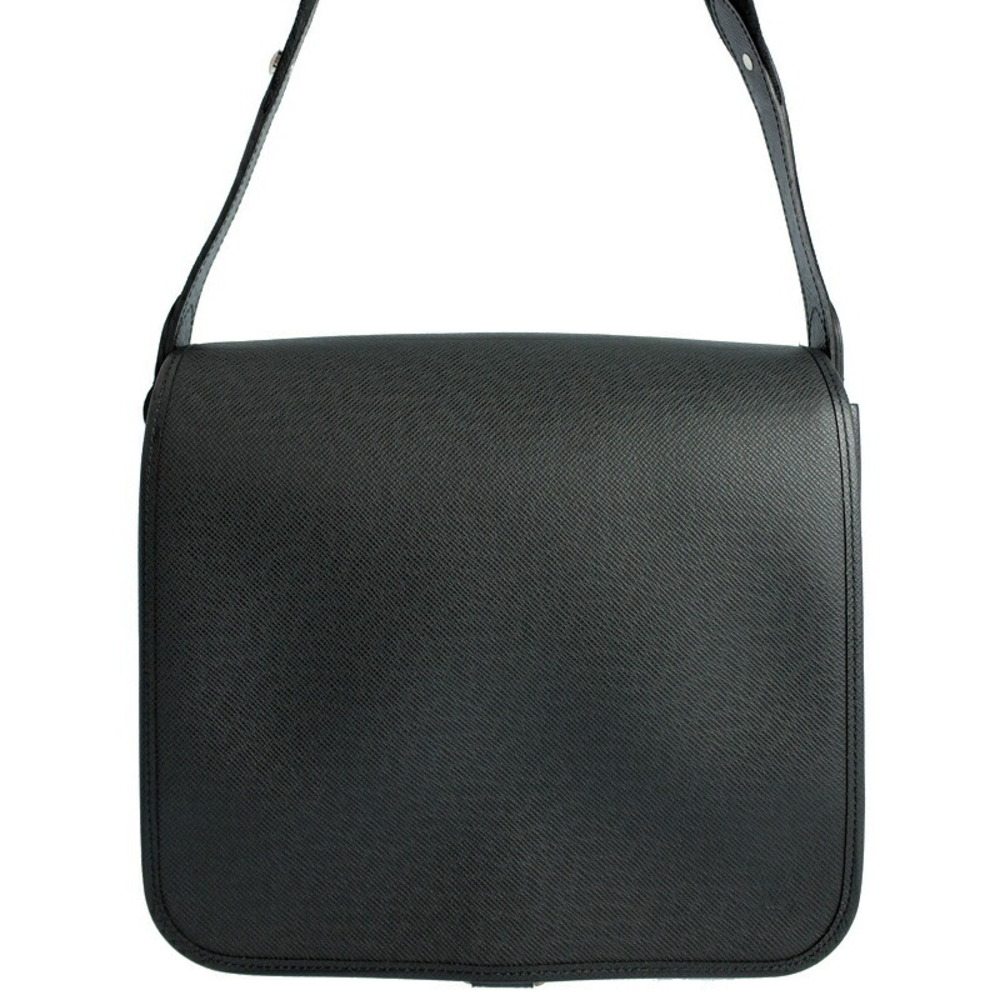 Louis Vuitton rei Taiga Shoulder Bag